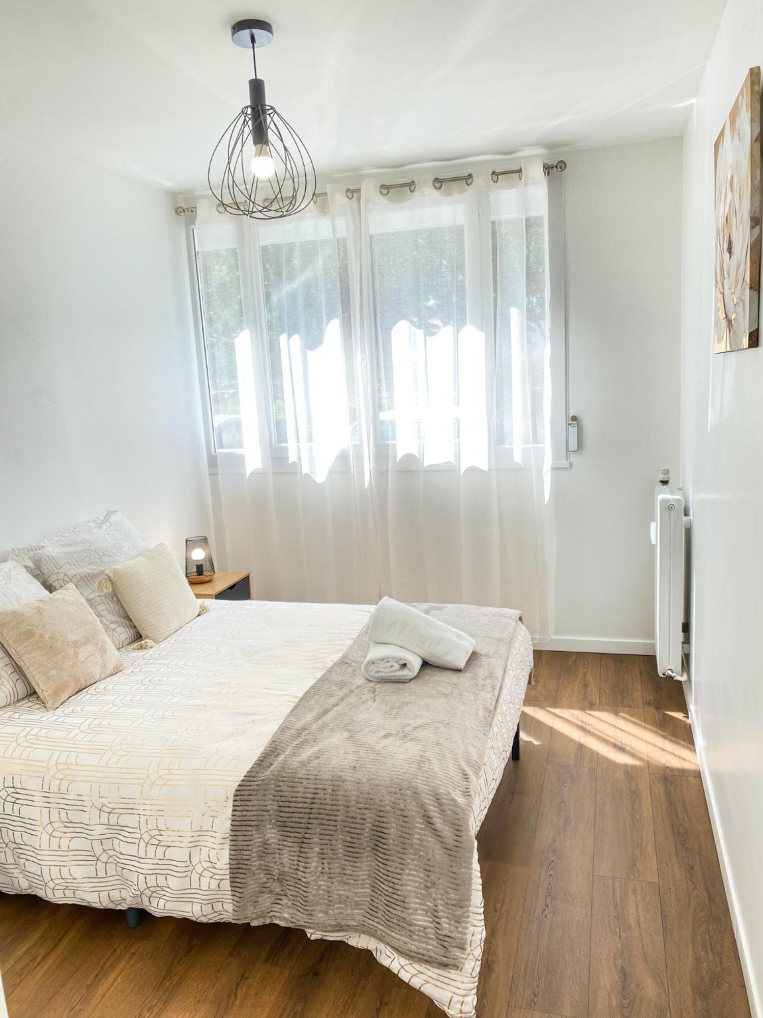 T3 Moderne Avec Balcon Terrasse Et Parking Gratuit Apartment Niort Bagian luar foto
